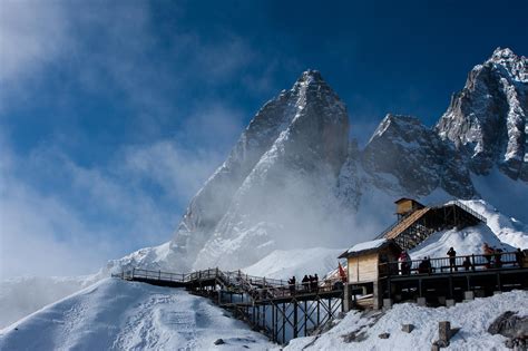 玉龍雪山多久下雪